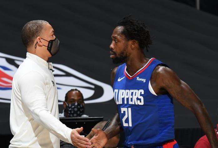  老鹰特雷杨超远三分绝杀，引爆全场欢呼  