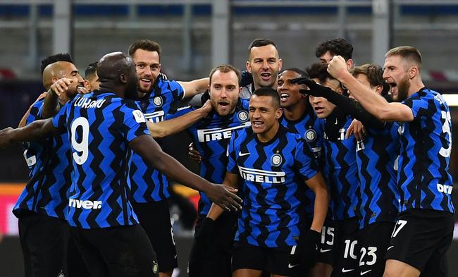  国际米兰客场绝杀AC米兰，德比战惊险收场  